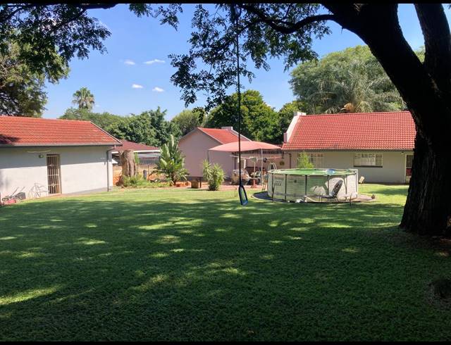 4 BEDROOM HOUSE FOR SALE IN PROTEA PARK